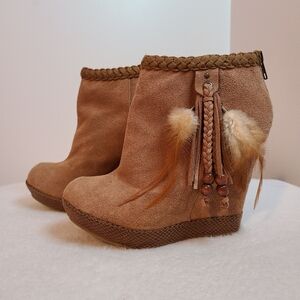Chinese Laundry Milana Suede Boho Fringe Braided Wedge Booties Size 7.5